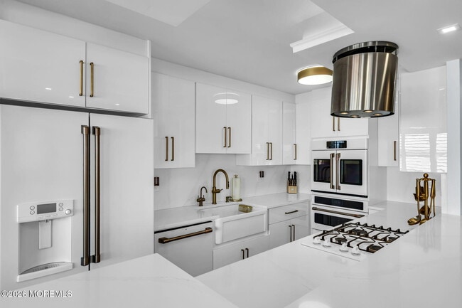 Building Photo - 28 Riverside Ave