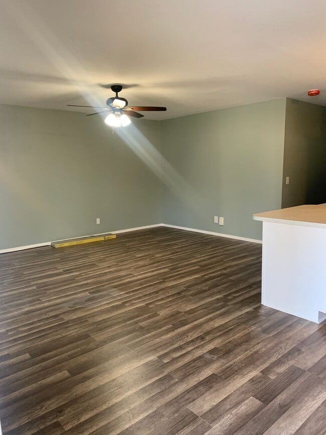 Building Photo - 205 W Parks St