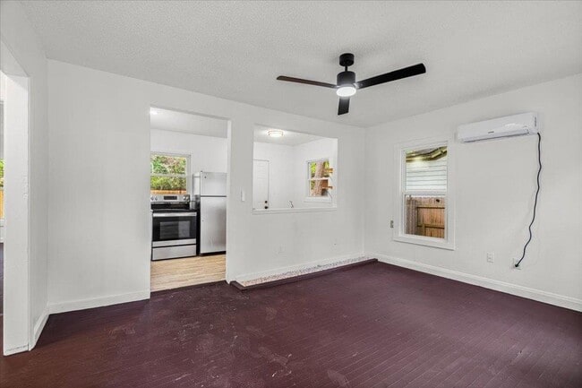 Building Photo - 2206 Rountree Dr