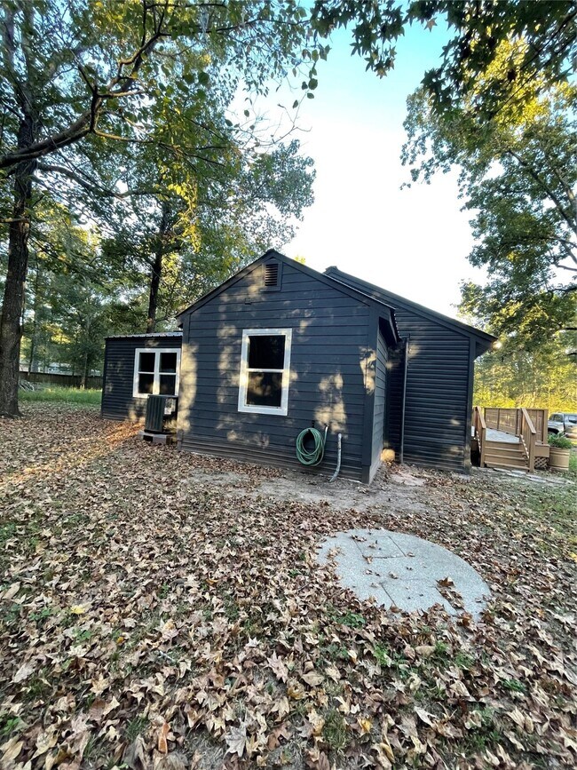 Building Photo - 10928 L&M Rd