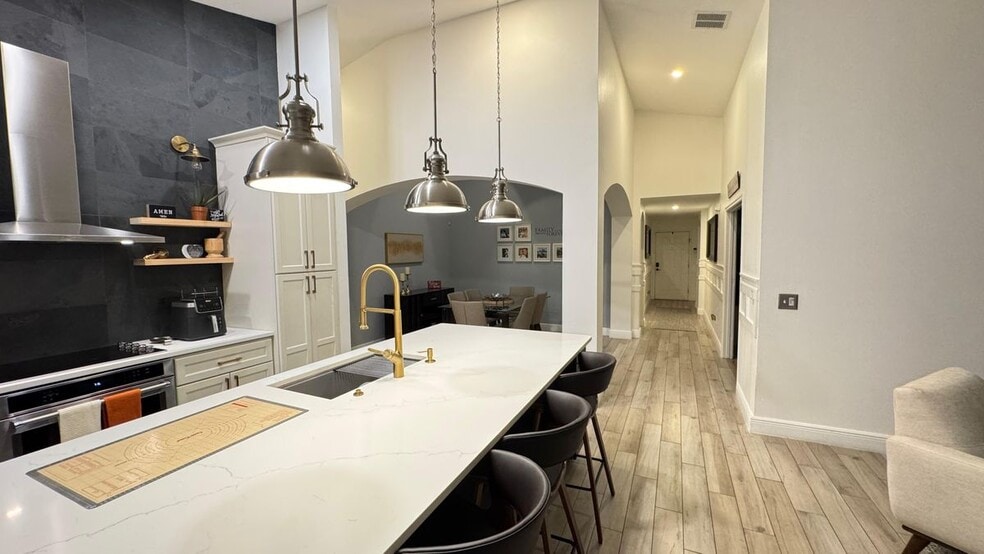 Building Photo - 676 Seneca Trail