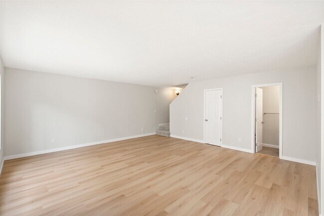Building Photo - 6908 Camphor Ln