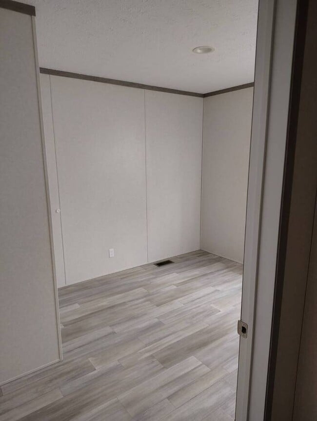 Building Photo - HOME FOR SALE 3 bed 2 bath
