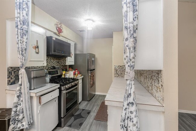 Building Photo - 9801 Oriole Dr