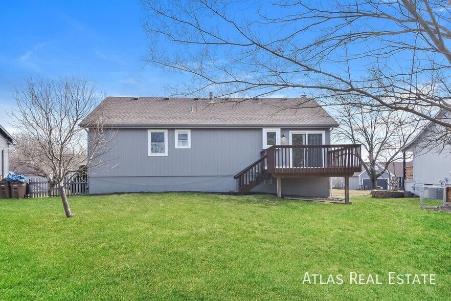 Building Photo - 710 S Park Dr