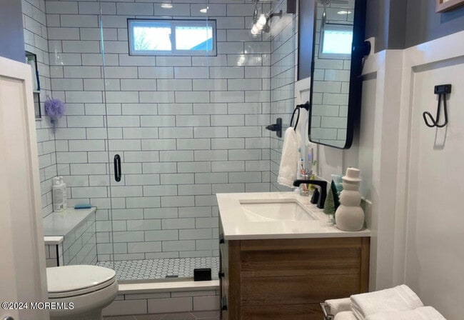 Building Photo - 509 Laurel Ave