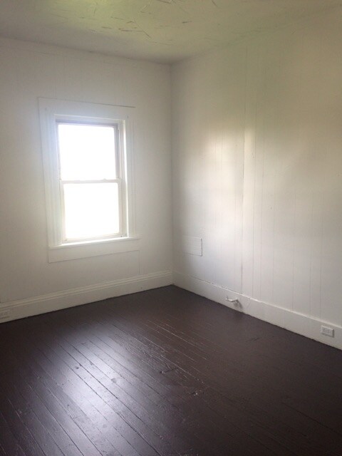 Building Photo - 103 W Walnut St