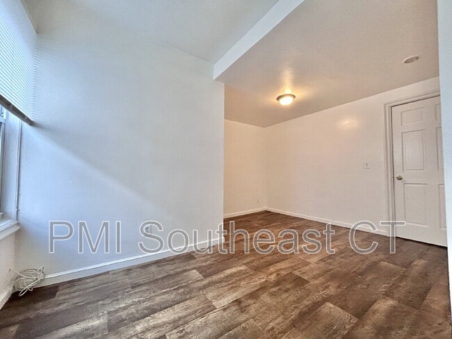 Building Photo - 187 Laurel Hill Ave