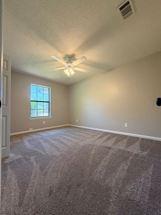 Building Photo - Buy or Lease!
