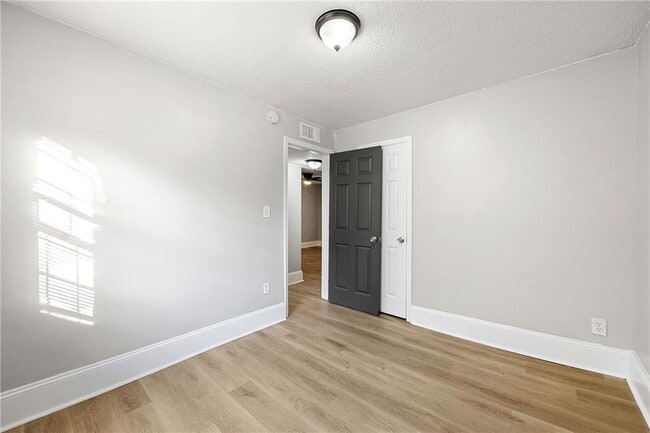Building Photo - 156 Fairfield Pl NW