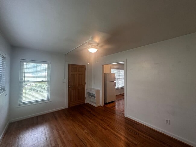 Building Photo - 334 E Palmer Ave