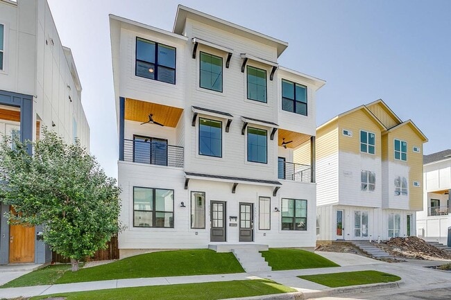 Building Photo - 2333 Benbrook Blvd