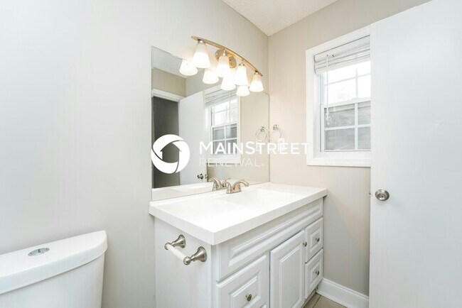Building Photo - 5 Bedroom Pet-Friendly Home in STONE MOUNTAIN, GA with Main Street Renewal
