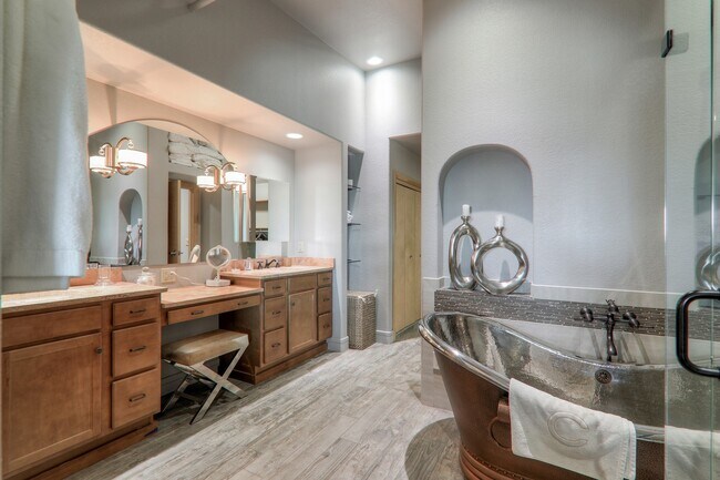 Building Photo - Fully Furnished Penthouse in Citywalk Downtown.  Short term okay