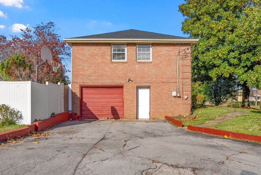 Building Photo - 4807 Jeffery Dr