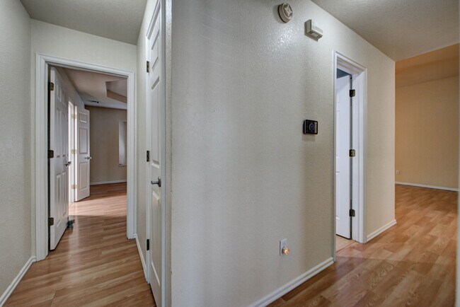 Building Photo - 2904 Canyon Oaks Ct