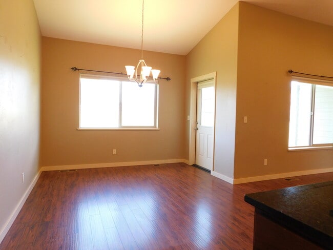 Building Photo - 631 Fox Den Trail