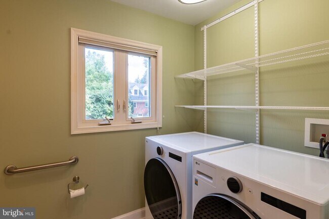 Building Photo - 4614 ROXBURY Dr