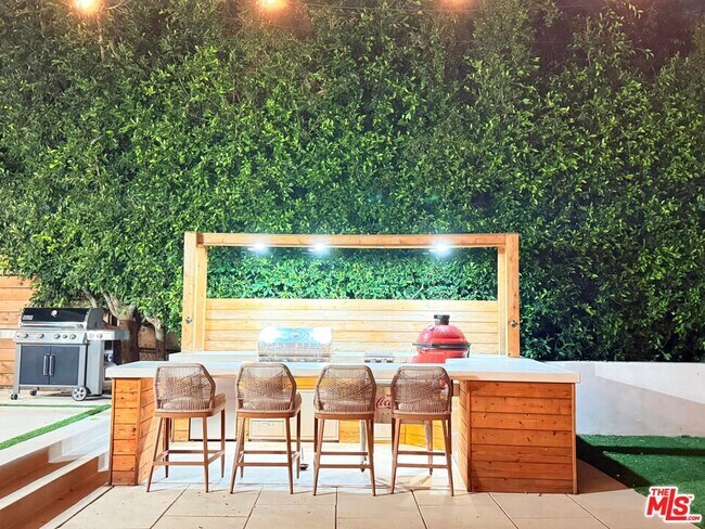 Building Photo - 10593 Kinnard Ave