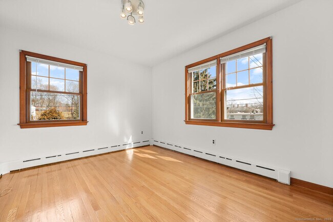 Building Photo - 5 Saviano Ln