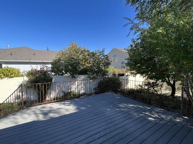 Building Photo - 6363 Murray Bluffs Dr