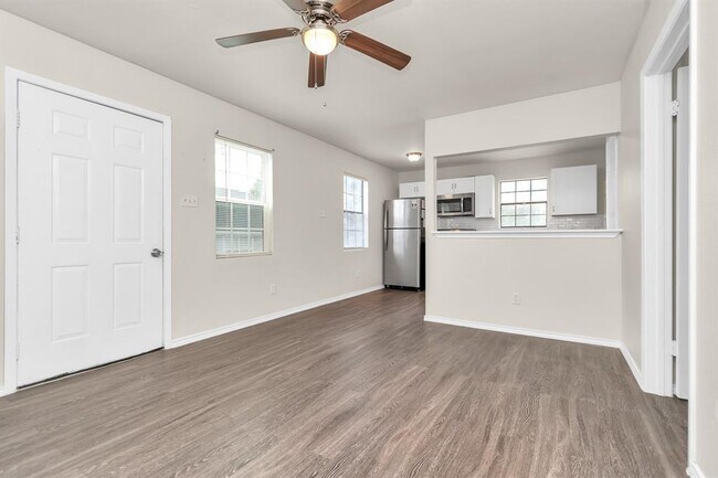 Building Photo - 915 Eleanor St