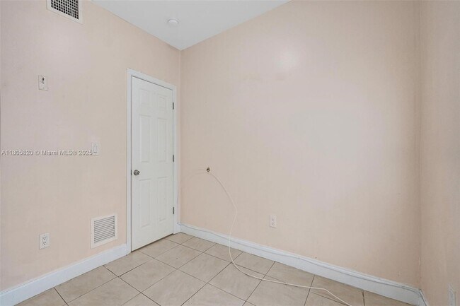 Building Photo - 1695 SW 11th St