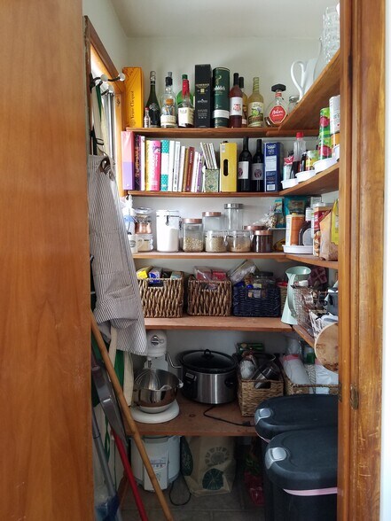 Walk in Pantry - 121 Grove Ave