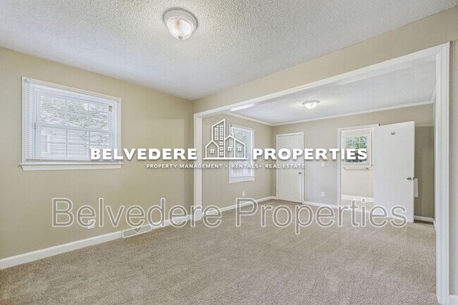 Building Photo - 2913 Wildwood Dr