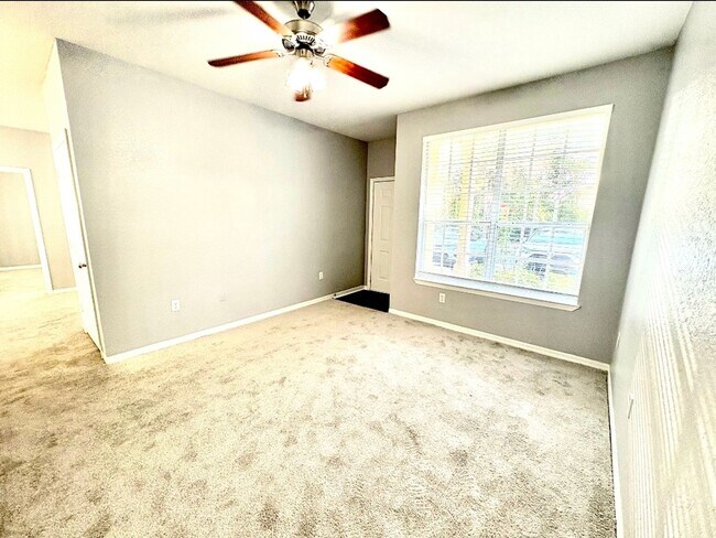 Building Photo - 819 Grand Regency Pointe
