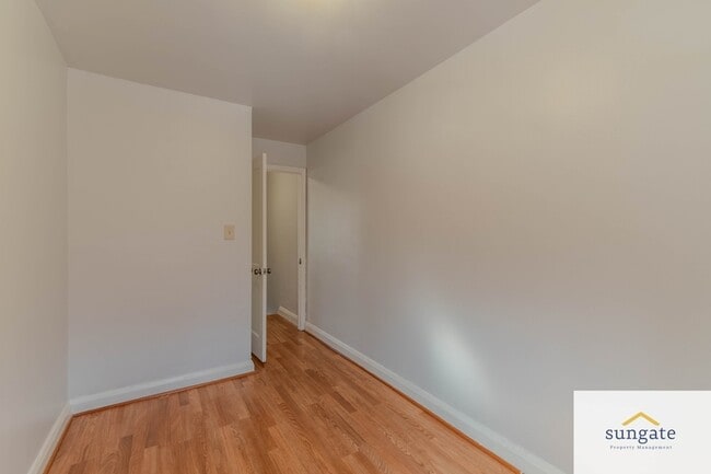 Building Photo - 751 Yale Ave