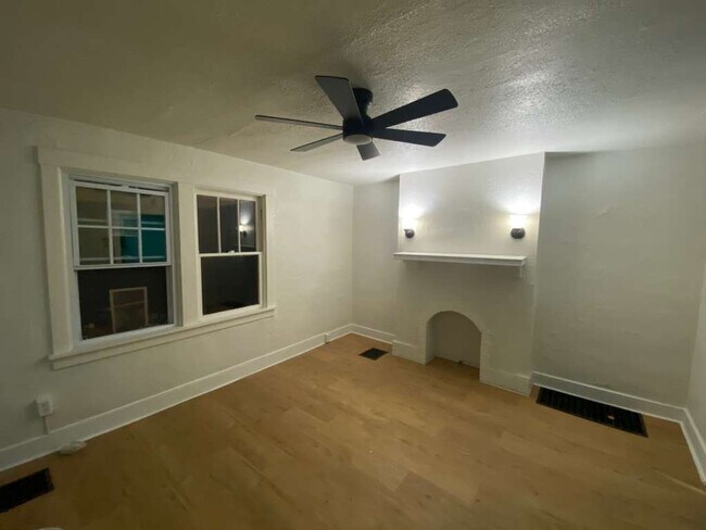 Primary Photo - 1216 Belmont St