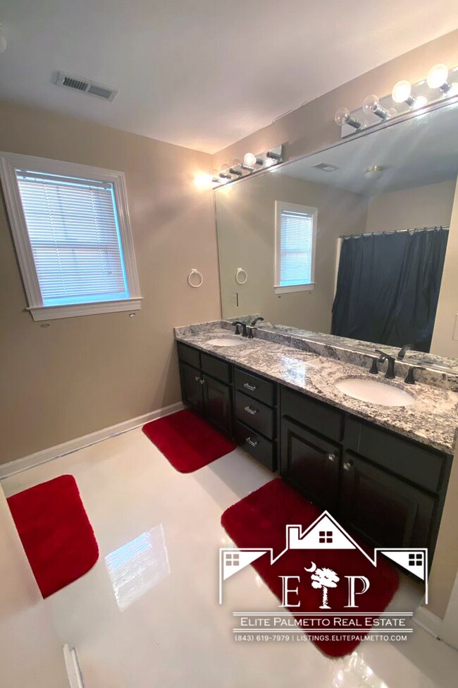 Building Photo - Beautiful Brick Home for Rent – Spacious, Bright & Welcoming