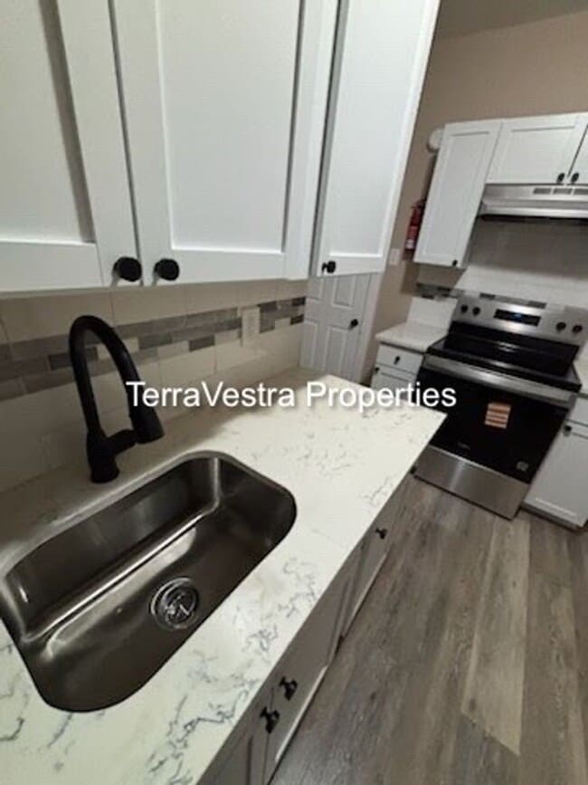 Building Photo - Single Family in Gloucester City! Eligible for $500 Security Deposit.