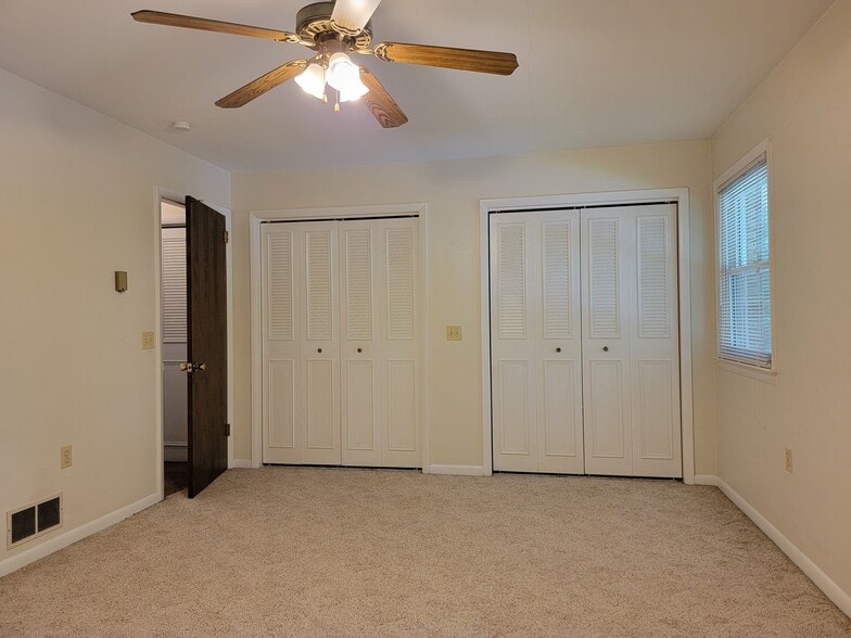 Building Photo - 457 W Main Ave