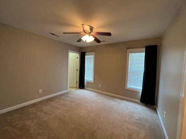 Building Photo - 9720 Royal Colony Dr