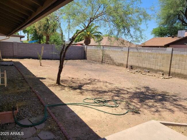 Building Photo - 2726 S Rogers