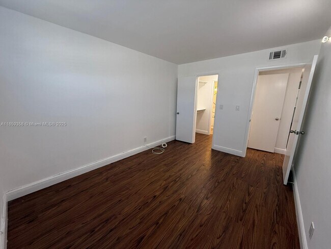 Building Photo - 4050 NE 12th Terrace