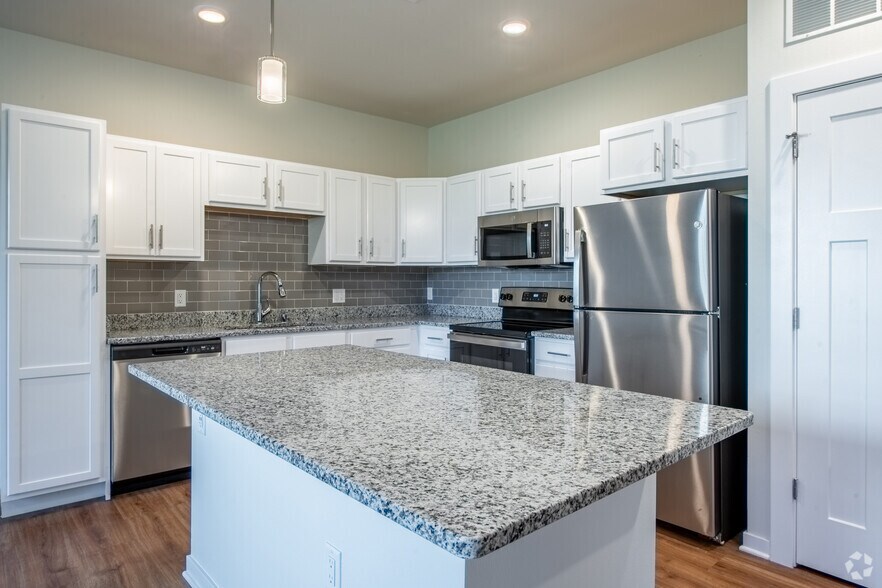 1BR, 1BA - 668SF - Summer Ridge