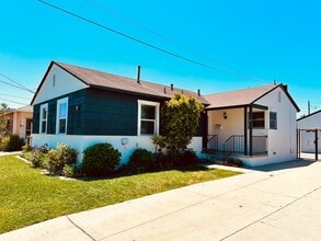 Building Photo - Single Family Home w/Backyard - 3 Bed/1 Bath