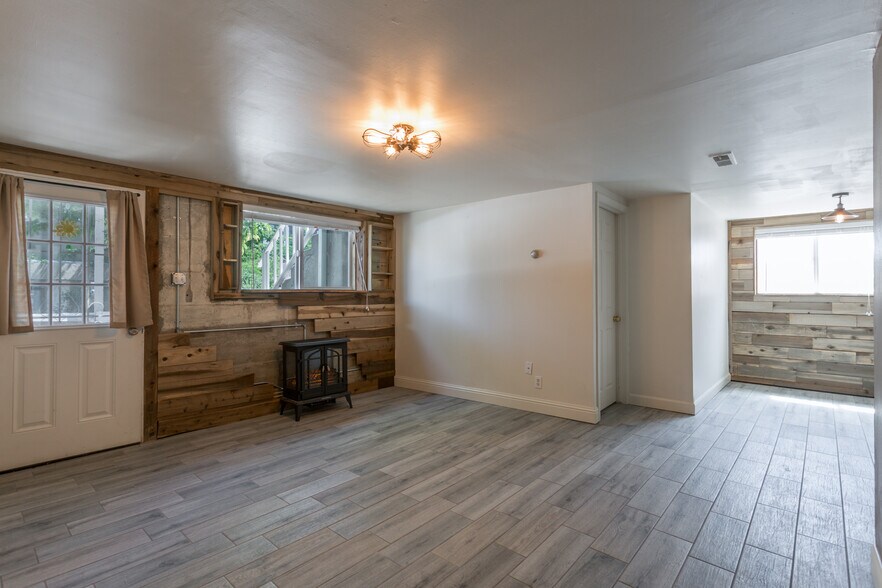 Building Photo - 1585 Hillside Dr