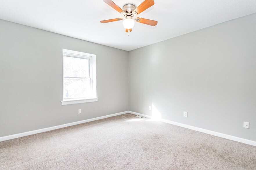 Building Photo - 4704 Blue Bird Court