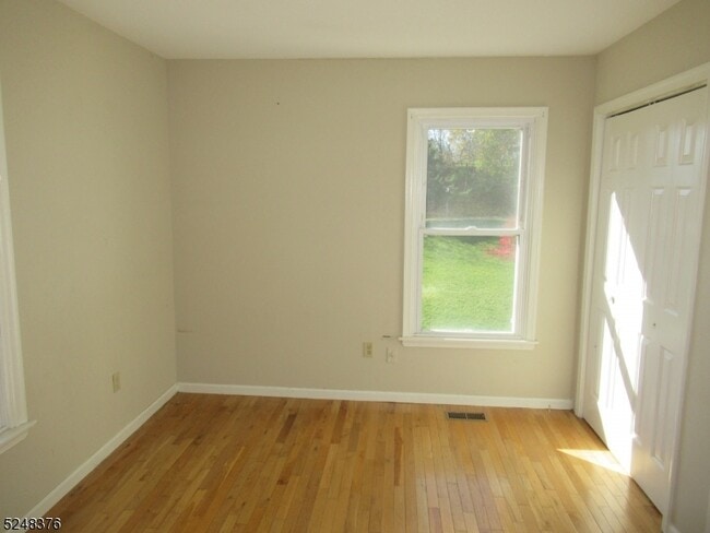 Building Photo - 1 Lakeview Terrace