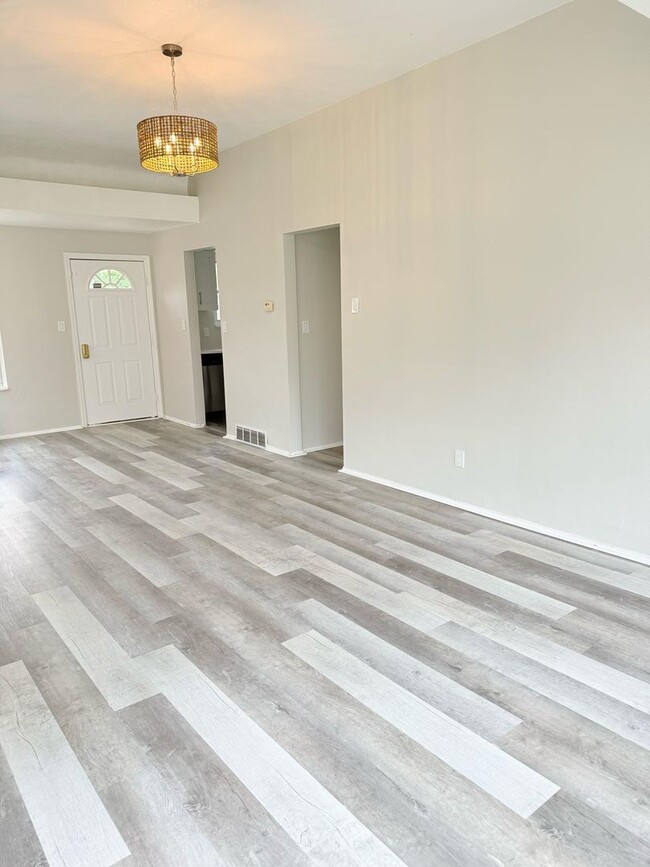 Building Photo - Newly Remodeled 3-Bed, 2-Bath Ranch Style Home