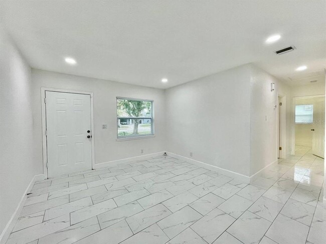 Building Photo - 5019 S 86th St
