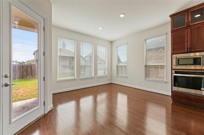 Building Photo - 5704 Monrovia Ln