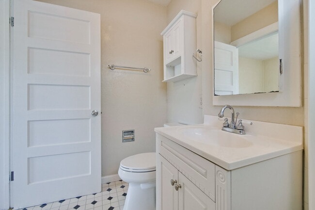 Building Photo - Cute and Cozy 1BR/1BA near downtown Sunnyvale