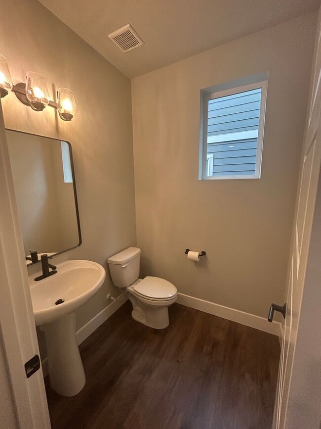 Building Photo - Spacious 4 Bed / 3.5 Bath Home in Easton C...