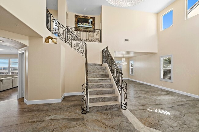 Building Photo - Stunning 4-Bedroom Home with Ocean and Catalina Island Views