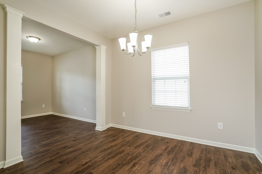 Building Photo - 117 Preakness Farm Dr